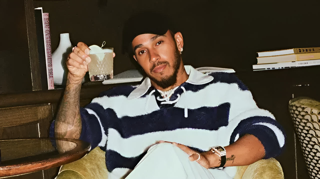 Lewis hamilton visits his girlfriend Nicole Scherzinger at a house in  Beverly Hills to say goodbye before heading off to the airport Beverly  Hills, California - 20.06.11 Stock Photo - Alamy, image size:1280x718